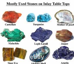 Table basse avec dessus en marbre incrusté de pierres précieuses provenant de l'artisanat indien.